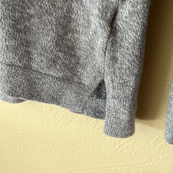 Old Navy V-neck Sweater long sleeves gray Size SP - Picture 3 of 7